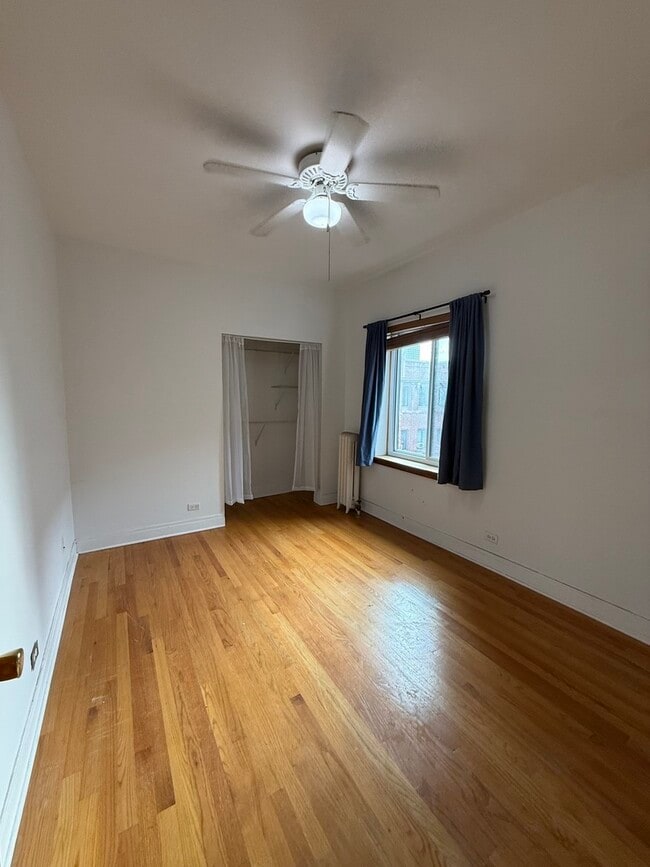 Building Photo - 928 W Sunnyside Ave