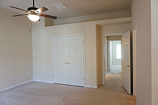 Building Photo - Exquisite Townhouse in Orchard Run Germantown