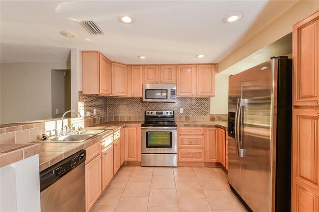 Building Photo - 4600 Sloan Ave