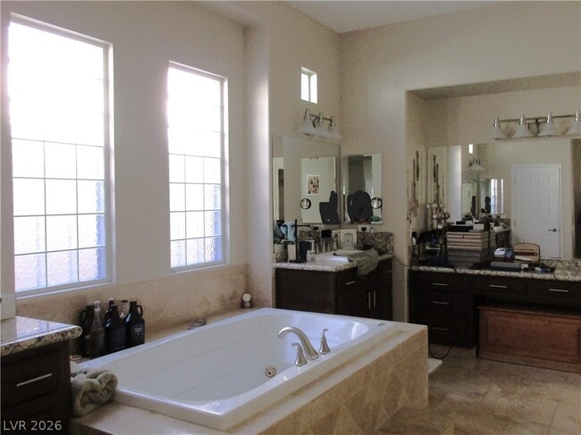 Building Photo - 1927 Taylorville St