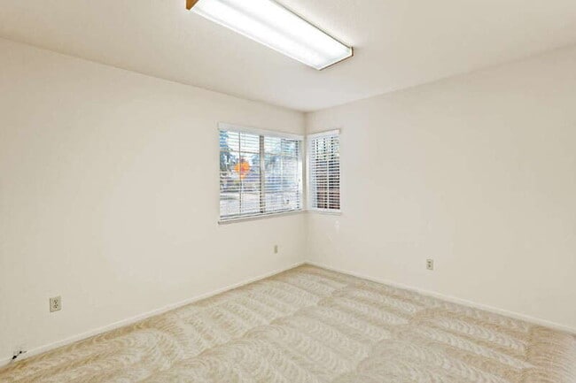 Building Photo - 5740 Laguna Park Dr