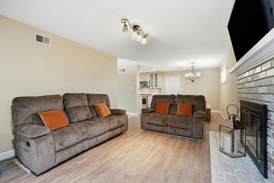 Building Photo - 4657 Brenda Cir