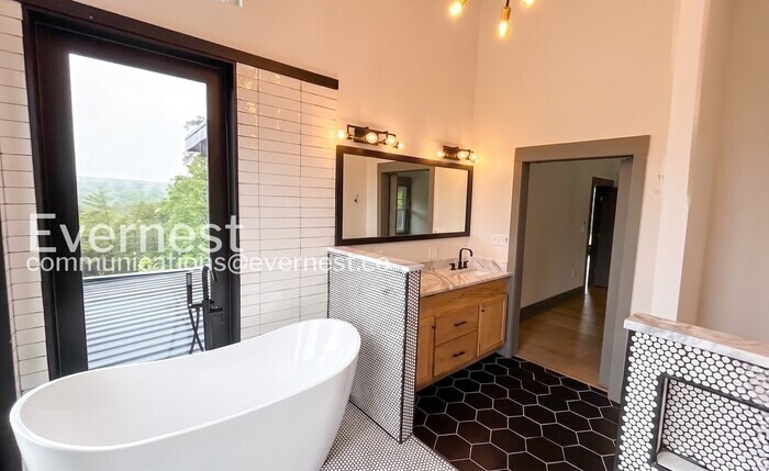 Building Photo - 840 Piney Rdg Trl
