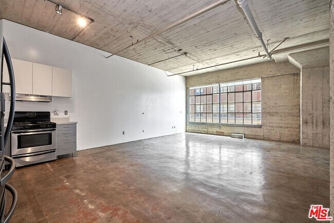 Building Photo - 1855 Industrial St