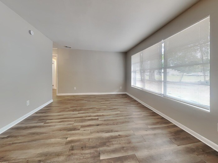 Building Photo - 8207 Patou Dr S