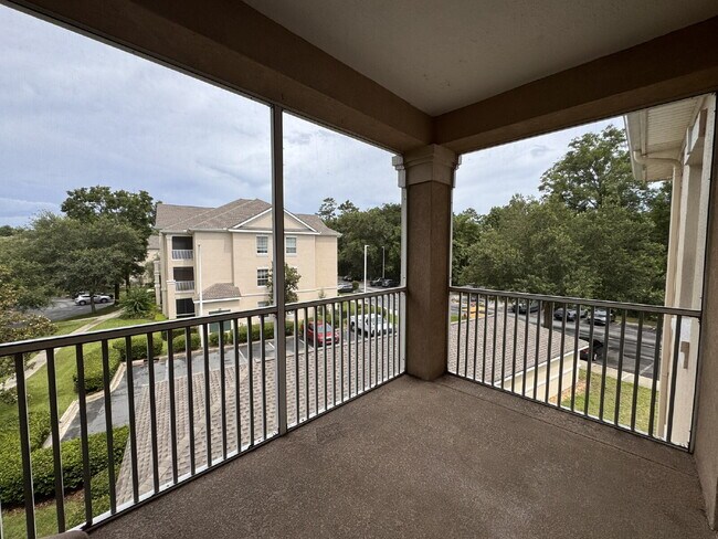 Building Photo - Modern 3rd-Floor Condo Near Beach & Southside