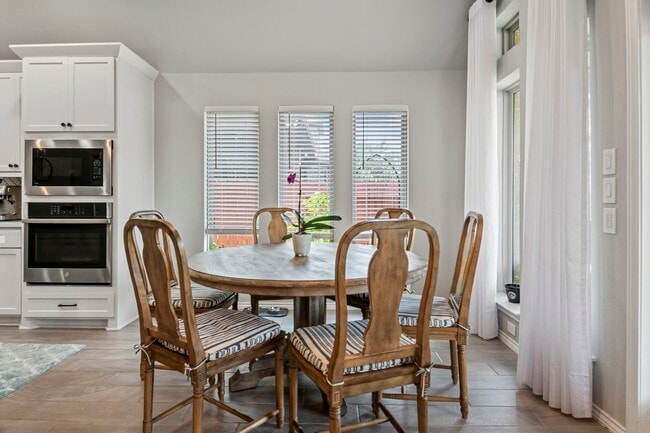 Building Photo - 23322 Amoroso St