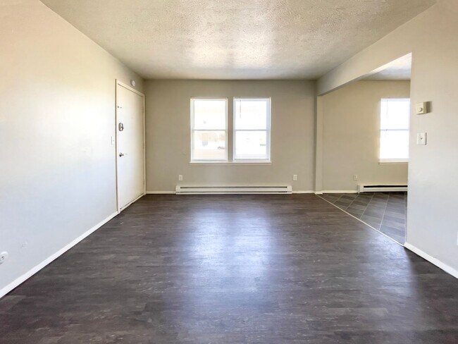 Building Photo - 2 Bedroom Flats Near Walking Trails!