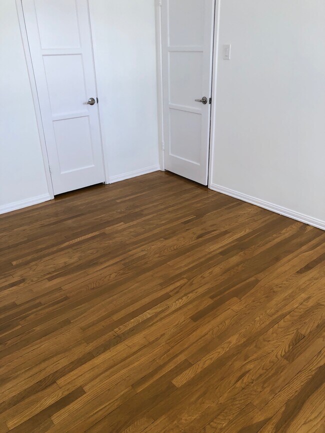 Building Photo - 1144 Rexford Dr