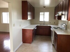 Building Photo - 872 Gallatin Dr