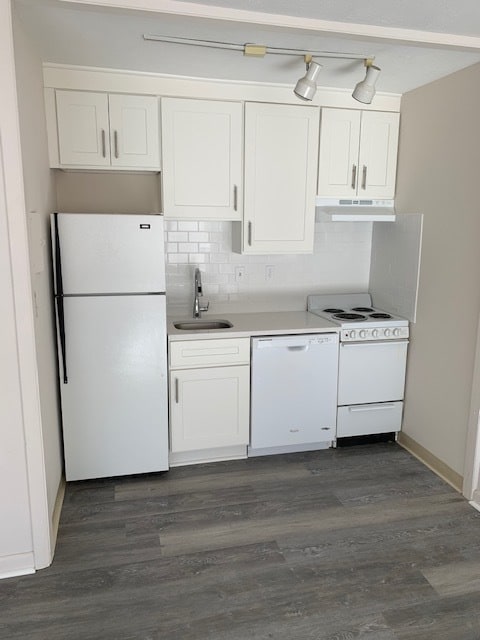 Building Photo - 10 Hammond Pond Pky