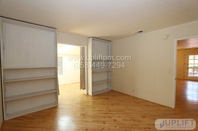 Building Photo - 2 Bed, 1 Bath House w/ AC, Storage Barn