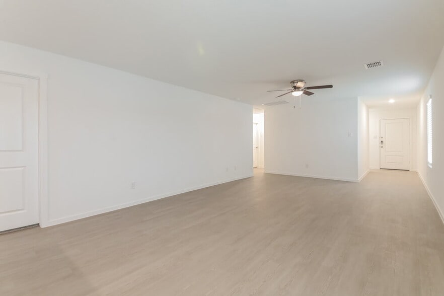 Building Photo - 1040 Calley Pear Trl