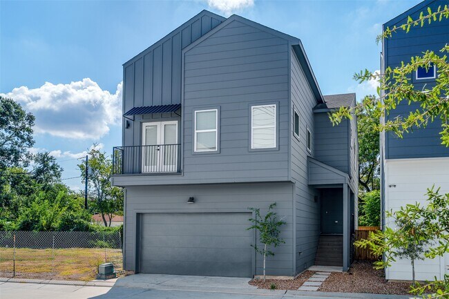 Building Photo - 112 Tolima Dove St