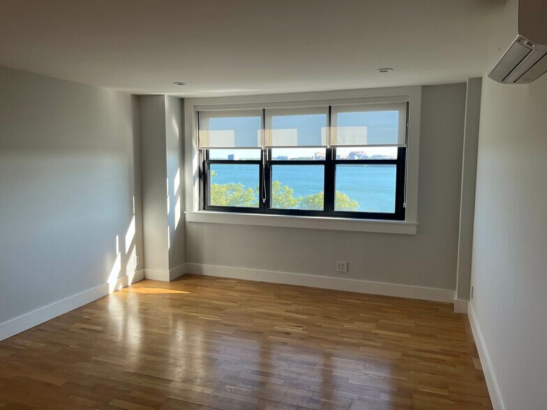 Building Photo - 1410 Columbia Rd