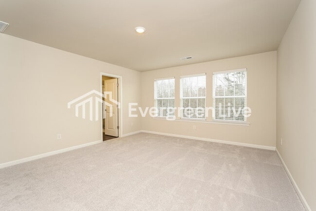 Building Photo - 5567 Hydrangea St