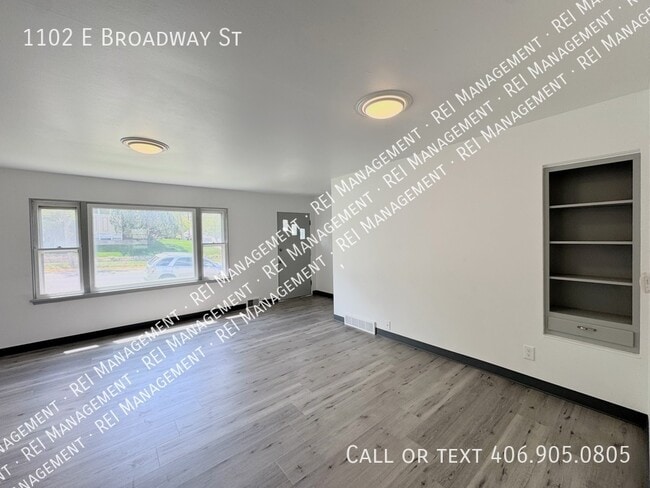Building Photo - 1102 E Broadway St