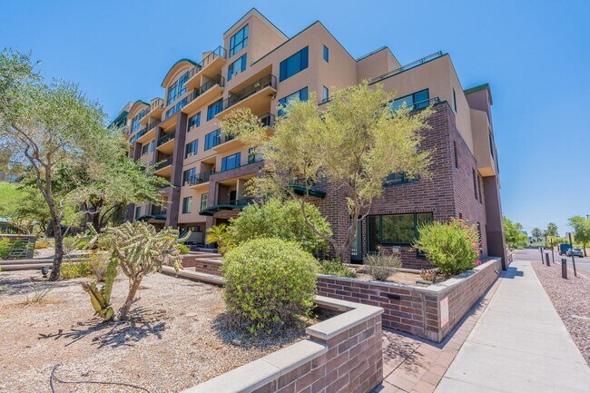 Building Photo - 16 W Encanto Blvd