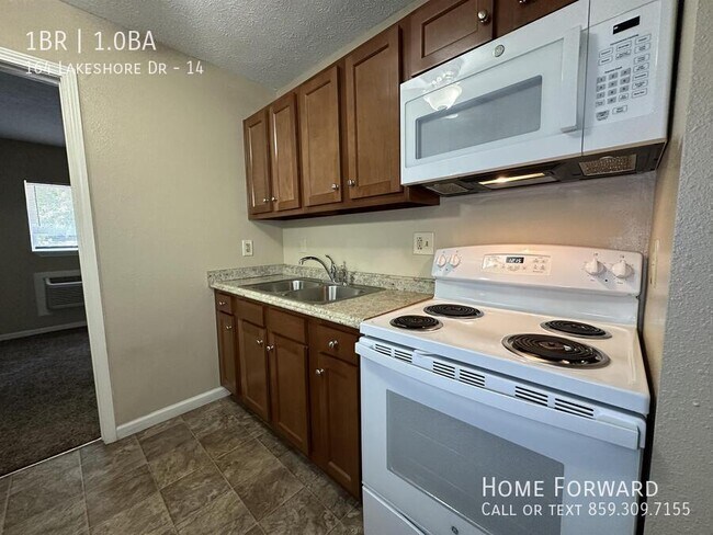 Building Photo - 164 Lakeshore Dr