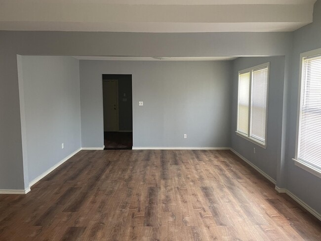 Building Photo - 329 N 8th St