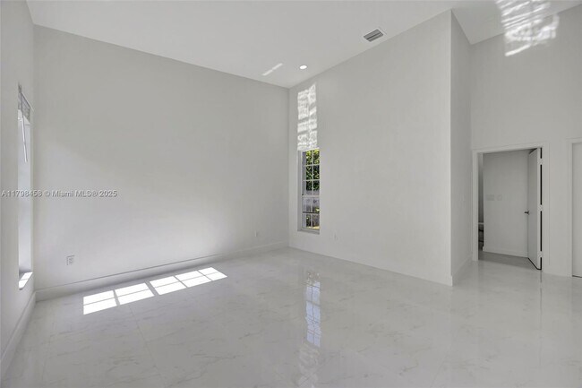 Building Photo - 6841 SW 71st Ave