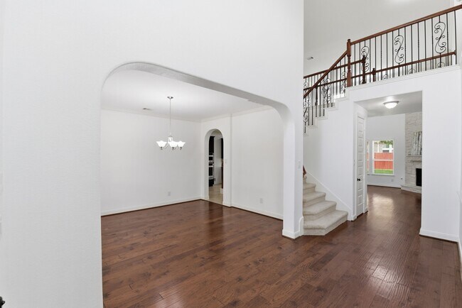 Building Photo - 6010 Green Meadows Ln