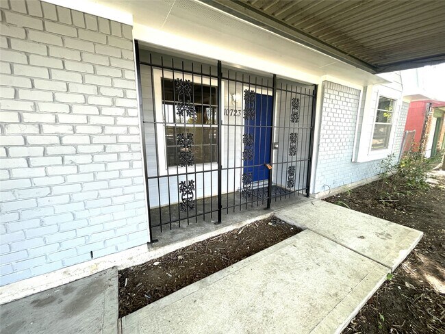 Building Photo - 10723 Southview St