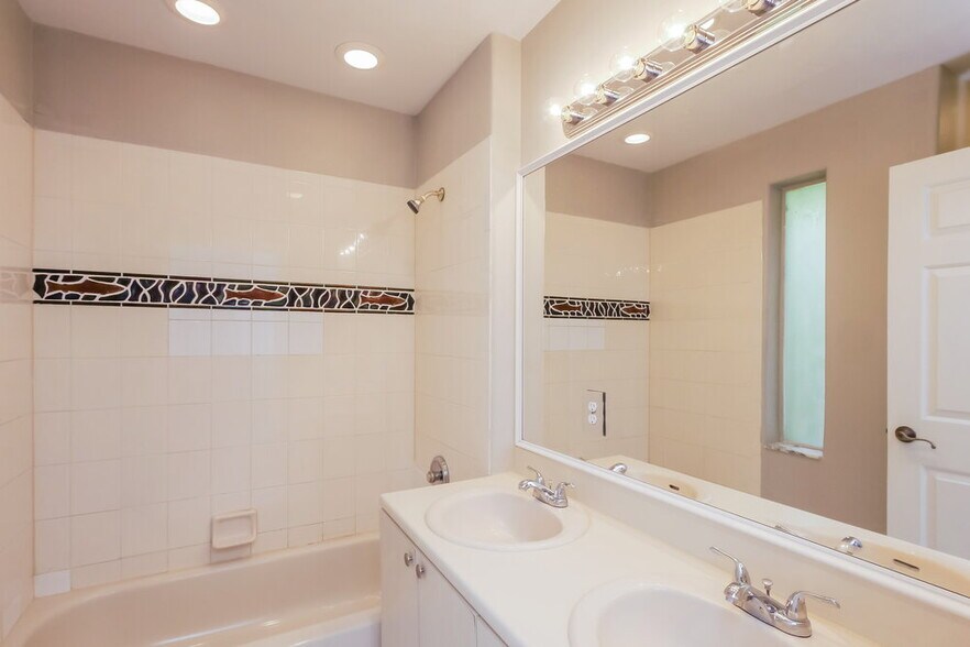 Building Photo - 5219 NW 117th Ave