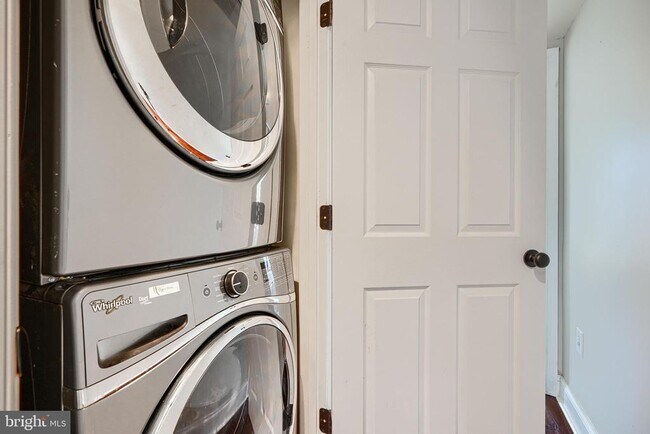 Building Photo - 1730 E Chase St