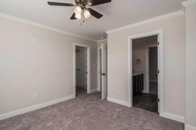 Building Photo - 925 Dearborn Ct