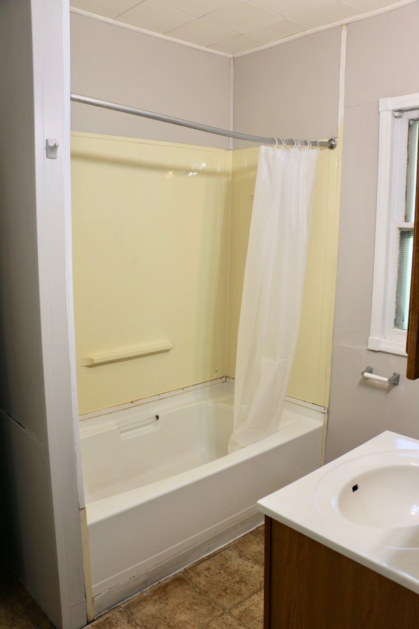 Main Level Bathroom - 331 Center St