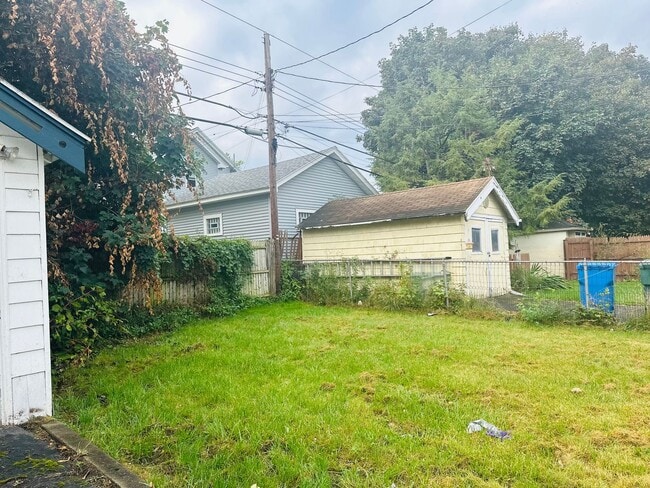 Building Photo - DREAM LOCATION !! LOOKS LIKE PRIVET ROAD !!!