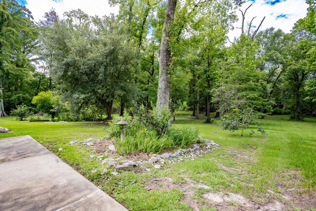 Building Photo - Historic Highland Road Beauty with Bayou V...