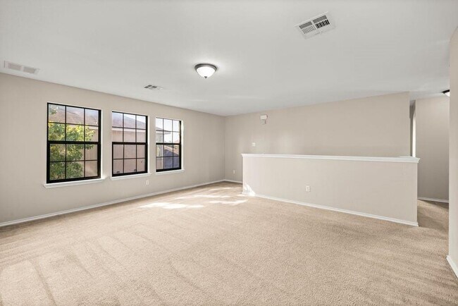 Building Photo - 204 Lauren Loop