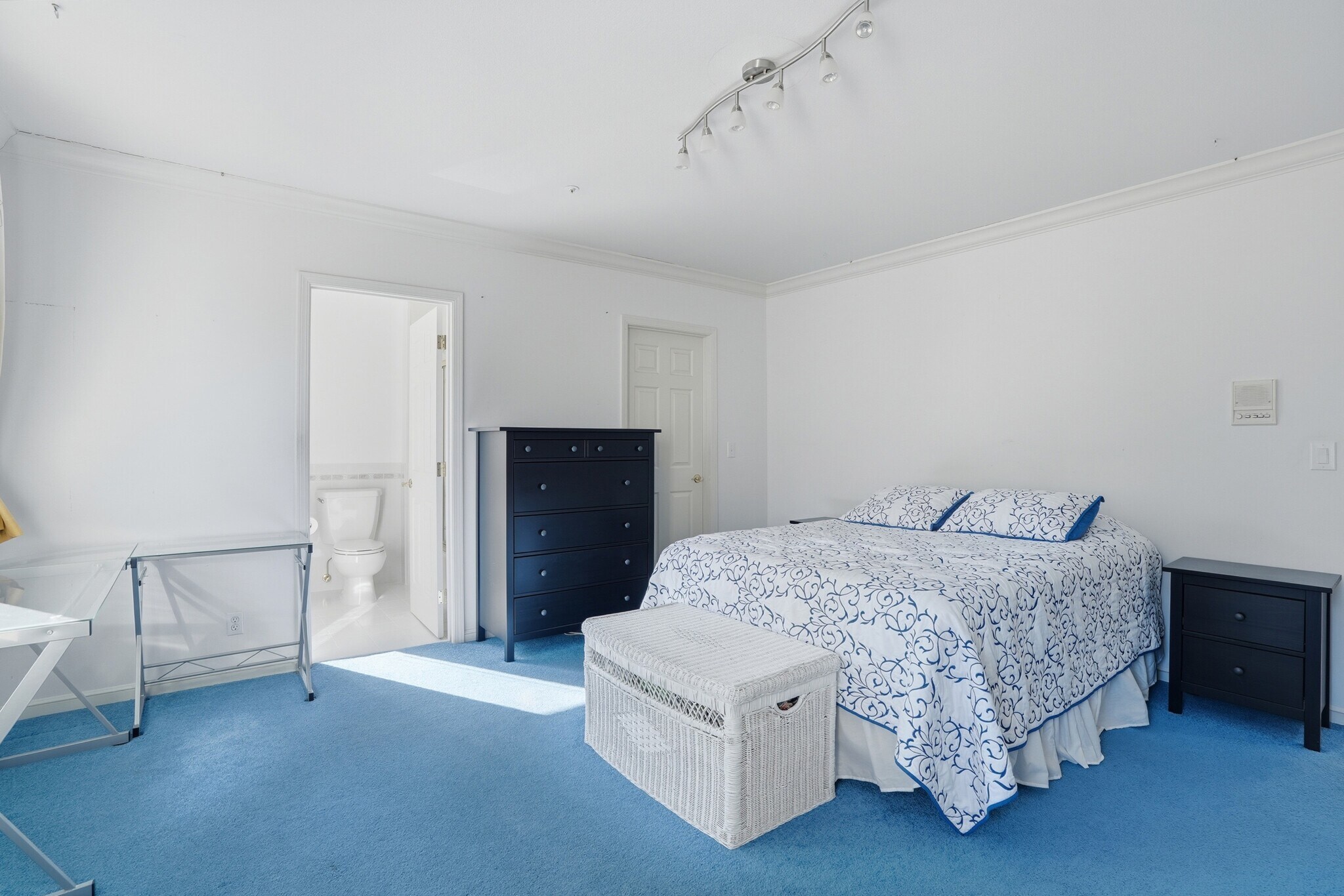 Building Photo - 544 Sunset Way