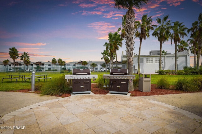 Building Photo - 231 Riverside Dr