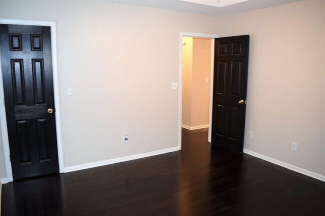 Building Photo - 21345 Aftonshire Dr