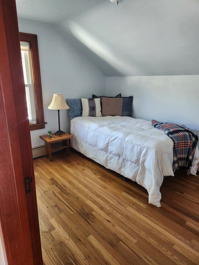 Upstairs twin bedroom - 224 S Pine St