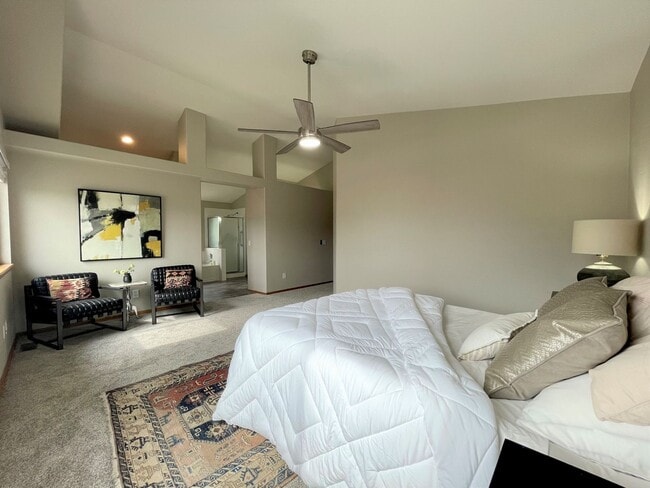 Building Photo - Stetson Hills Spacious Stunner! 4 bed, 3 bath, loft, and 3,100+sqft