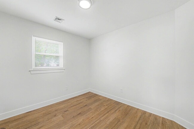 Building Photo - 1030 Neumark Ave