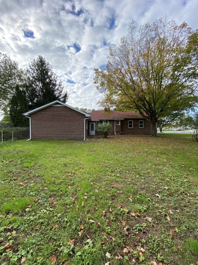 Building Photo - 244 N Ridge Rd