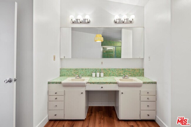 Building Photo - 9432 Sierra Mar Pl