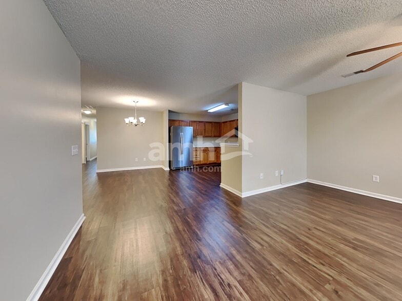 Building Photo - 136 Wildberry Ln