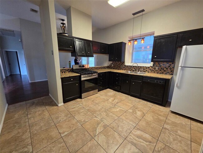 Building Photo - 3001 Rochelle Dr