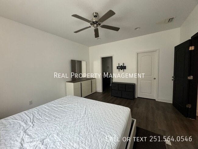 Building Photo - 12876 Pearsons Pl Dr