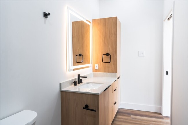 Building Photo - 5614 Larkin St