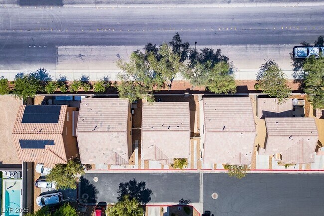 Building Photo - 10329 Free Spirit St