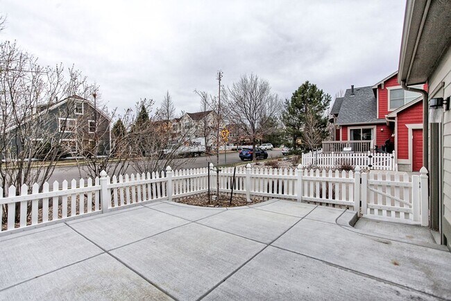 Building Photo - 2 Bedroom 2 Bath Loveland Ranch Home