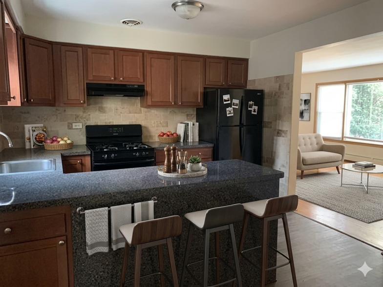 Building Photo - 5838 W Montrose Ave