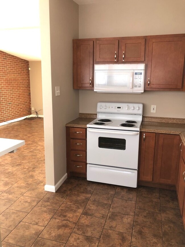 Building Photo - Coming soon! Bright and Spacious 4 Bedroom...
